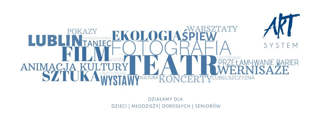 Logo Fundacji ArtSystem – organizacji kulturalnej z Lublina. Po lewej stronie dynamiczny napis ‘ART SYSTEM’, po prawej hasło: ‘Uwrażliwiamy przez kulturę’. Grafika na jasnoniebieskim tle symbolizuje misję fundacji: rozwijanie wrażliwości społecznej poprzez sztukę i działania kulturalne.